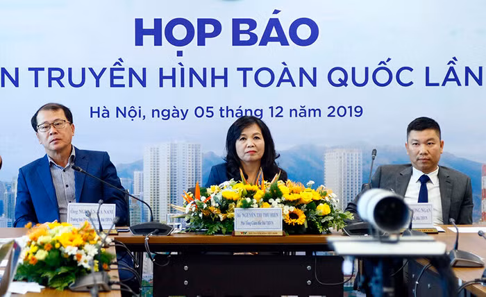 Từ trái qua: Ông Nguyễn Hà Nam - Trưởng ban Thư ký biên tập, Đài THVN, Phó Trưởng ban thường trực BTC LHTTTQ 39; bà Nguyễn Thị Thu Hiền - Phó Tổng Giám đốc Đài THVN; ông Nguyễn Vọng Ngàn - Trưởng ban Văn nghệ, Đài THVN