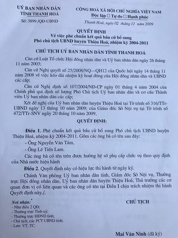 Quyết định về việc phê chuẩn kết quả bầu cử bổ sung Phó Chủ tịch UBND huyện Thiệu Hoá, nhiệm kỳ 2004-2011, trong đó ông Lê Tiến Lam được bầu làm Phó Chủ tịch UBND huyện