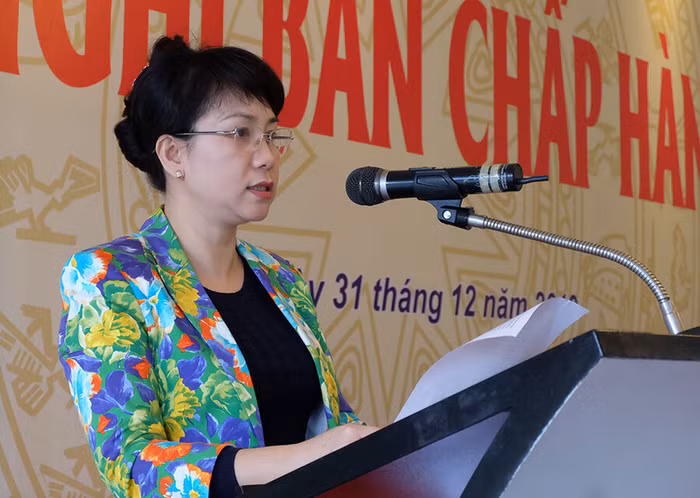 Bà Nguyễn Thị Hằng – Tổng Thư ký, Uỷ viên Ban thường vụ HBA báo cáo tóm tắt công tác hoạt động năm 2019 và phương hướng hoạt động năm 2020