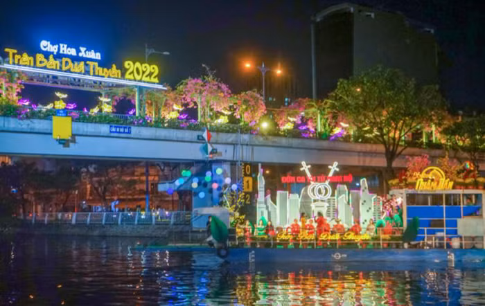 Chợ hoa xuân “Trên bến dưới thuyền” là sự kiện thường niên được diễn ra trước và trong dịp Tết Nguyên Đán tại TPHCM. Ảnh: Phong Nguyễn/ Sài Gòn Giải phóng