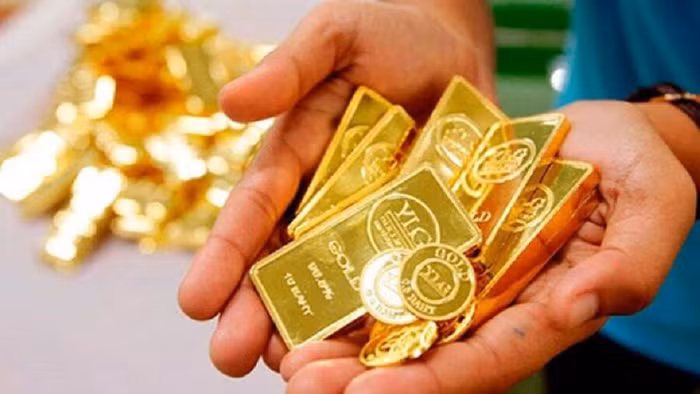 Giá vàng thế giới rơi tự do, vàng trong nước mất mốc 50 triệu đồng/lượng