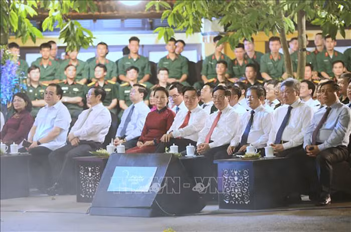 Chủ tịch Quốc hội Nguyễn Thị Kim Ngân và các đại biểu dự tại điểm cầu Hà Nội. Ảnh: Doãn Tấn/TTXVN