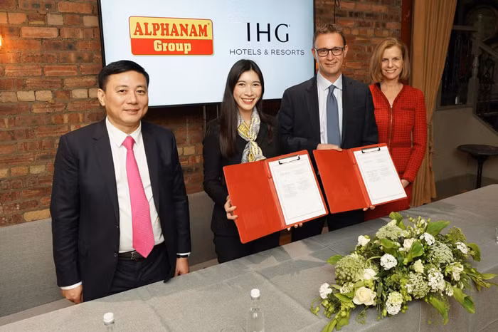 Alphanam và IHG đồng thuận cùng triển khai nghiên cứu, mở rộng thị phần khách du lịch quốc tế đến Việt Nam thông qua các sản phẩm nghỉ dưỡng gắn với các danh lam thắng cảnh quốc gia, du lịch trải nghiệm, du lịch “xanh” hướng đến sự phát triển bền vững.
