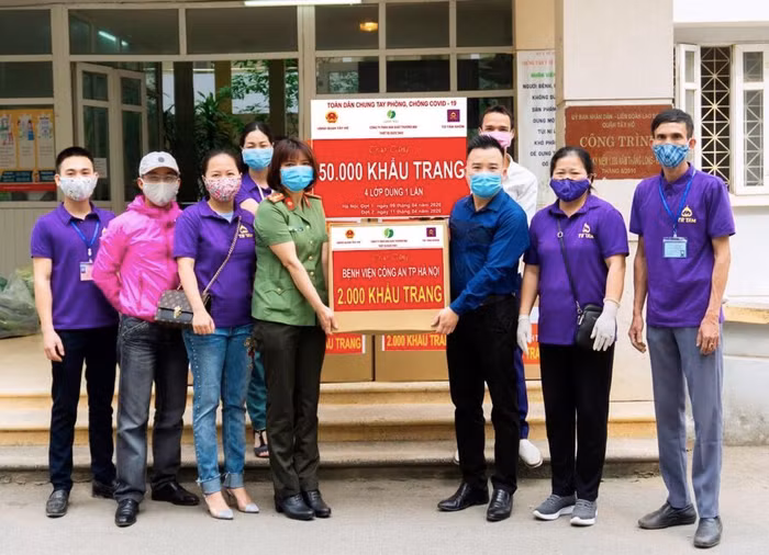 Số lượng khẩu trang trên được nhanh chóng phân bổ đến các bệnh viện, trung tâm y tế trên địa bàn thành phố