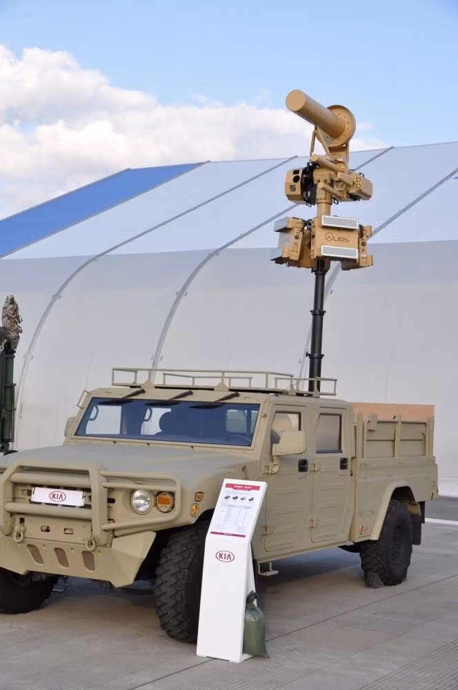 Xe bọc thép hạng nhẹ KLTV, được trang bị AUDS (Hệ thống phòng thủ điện từ chống UAV). Ảnh South Front