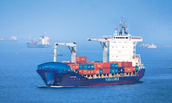 Chi phí vận tải tăng cao đang "đè nặng" doanh nghiệp, khiến hàng hoá khó cạnh tranh được khi ra "biển lớn". (Ảnh: Int)