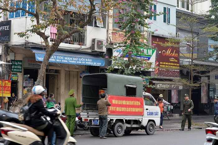 Chấn chỉnh kinh doanh trên vỉa hè: Hai vế của bài toán quản lý đô thị