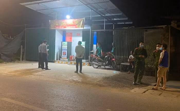 Lực lượng chức năng kiểm tra hoạt động kinh doanh xăng dầu