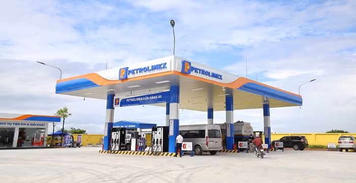 HDBank hoàn tiền 100.000 đồng cho chủ thẻ HDBank Petrolimex 4 trong 1 lần đầu tiên thanh toán xăng dầu tại cây xăng của Petrolimex hoặc chi tiêu từ 200 nghìn đồng