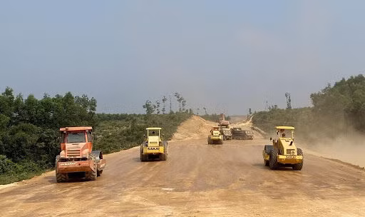 “Sốt ruột” với công tác GPMB, Thủ tướng yêu cầu đẩy nhanh tiến độ dự án giao thông trọng điểm