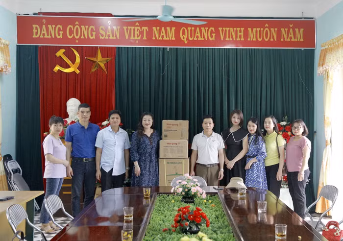 VACOD - HBA trao quà từ thiện