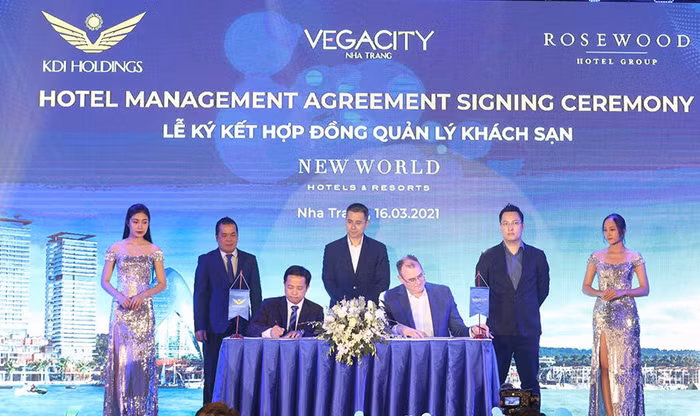 Lễ ký kết hợp đồng quản lý khách sạn giữa KDI Holdings và Rosewood Hotel Group