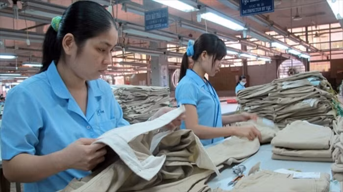 Cảnh báo đỏ: Dệt may Việt Nam đang tụt hậu