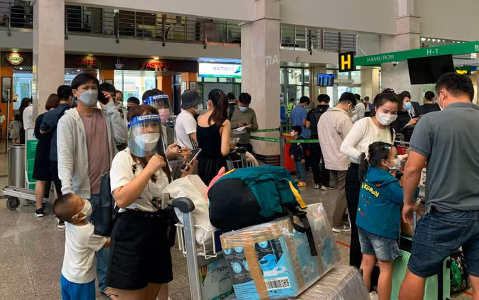 khách thông qua lễ 30/4 - 1/5