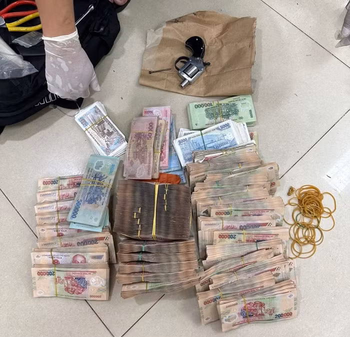 Bắt đối tượng dùng súng bắn bảo vệ, cướp ngân hàng Sacombank ở Bình Dương