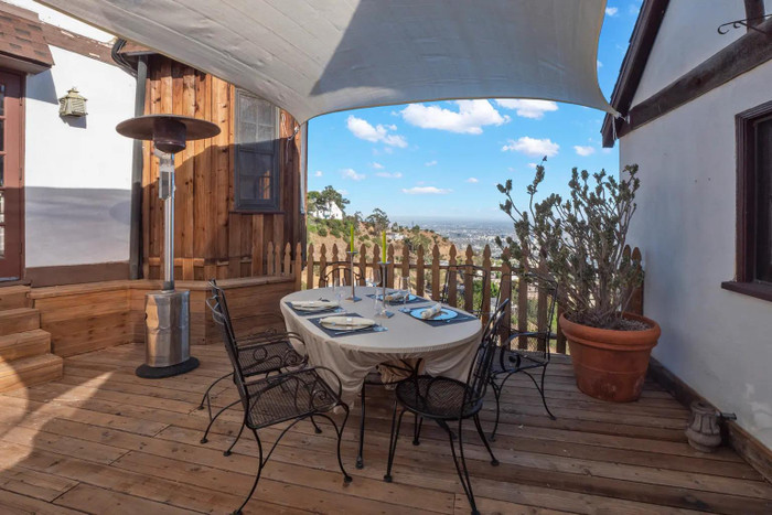 "Cái chòi phù thủy" được thiết kế bởi các nhà làm phim hoạt hình của Disney