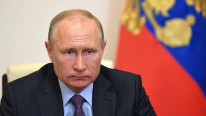 TT Nga Putin: Làm việc tại nhà, tự cách ly, tất cả người ra vào phải qua hệ thống khử trùng chống Covid-19