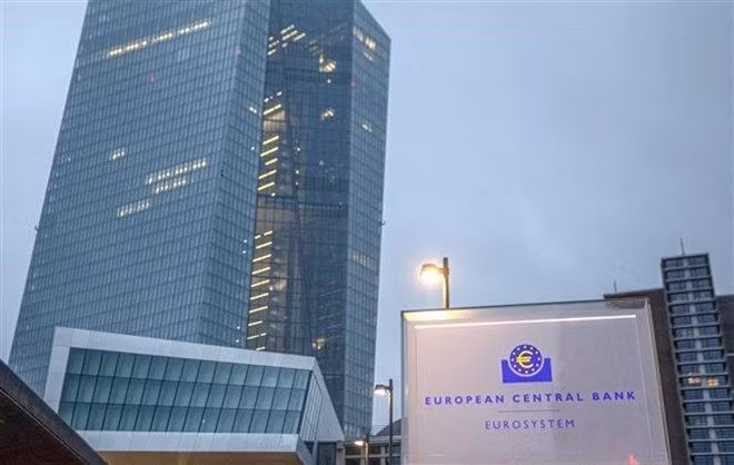 ECB ủng hộ khả năng tăng mạnh lãi suất