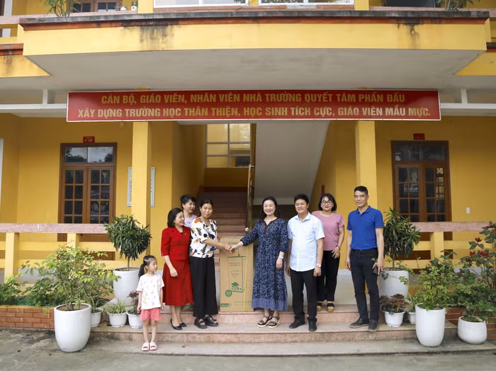 VACOD - HBA trao quà từ thiện