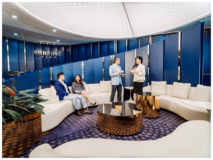 khách hàng sử dụng thẻ tín dụng quốc tế SHB Visa Platinum, SHB Visa Platinum Star sẽ được miễn phí thường niên năm đầu, miễn phí phát hành thẻ, miễn lãi suất tới 55 ngày và được tặng tài khoản số đẹp trùng với số điện thoại hoặc ngày sinh