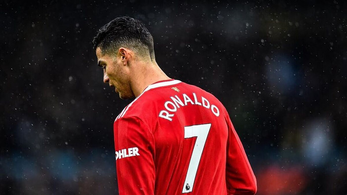 Cristiano Ronaldo phá kỷ lục mọi thời đại của FIFA sau khi ghi bàn thắng thứ 806 trong sự nghiệp