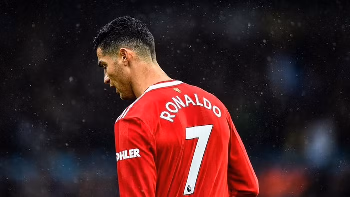 Cristiano Ronaldo phá kỷ lục mọi thời đại của FIFA sau khi ghi bàn thắng thứ 806 trong sự nghiệp
