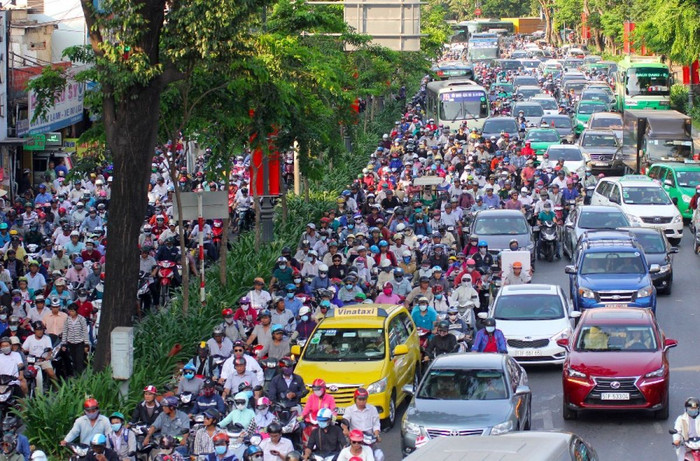 Lo thu phí ô tô vào trung tâm làm “bùng nổ” xe máy