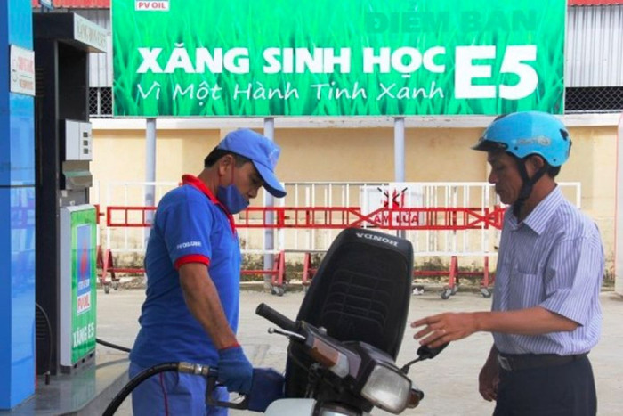 Bơm xăng E5 chạy xe tiền tỷ: Vẫn còn lăn tăn lắm