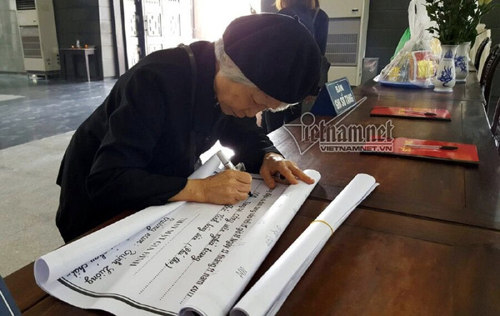 Trực tiếp: Lãnh đạo Chính phủ viếng cụ Hoàng Thị Minh Hồ ảnh 3 Trực tiếp: Lãnh đạo Chính phủ viếng cụ Hoàng Thị Minh Hồ ảnh 3