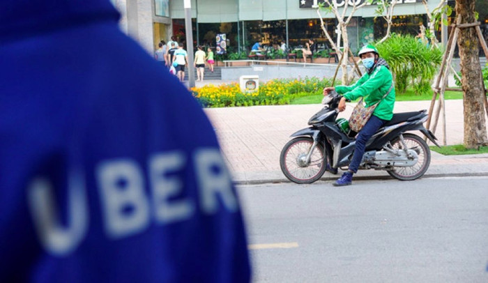 Người trẻ có nên chạy Uber, Grab?