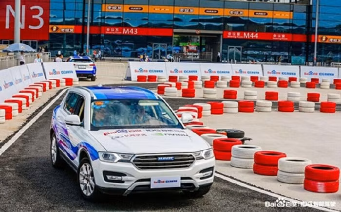 Microsoft “bắt tay” đối thủ Trung Quốc trong cuộc đua xe tự lái