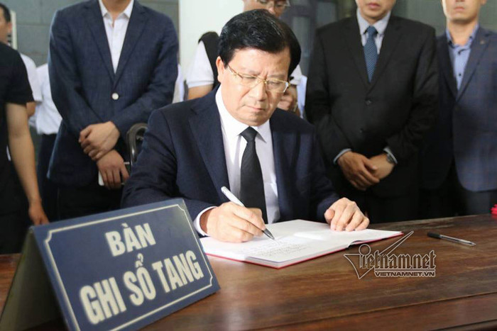 Trực tiếp: Lãnh đạo Chính phủ viếng cụ Hoàng Thị Minh Hồ ảnh 13 Trực tiếp: Lãnh đạo Chính phủ viếng cụ Hoàng Thị Minh Hồ ảnh 13