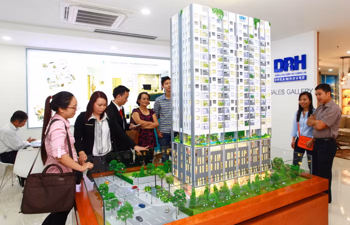 Việc bỏ tiền vào các dự án bất động sản vào thời điểm này là giải pháp tốt hơn khi đầu tư vào vàng hoặc gửi ngân hàng
