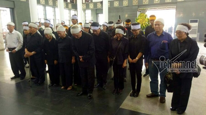 Trực tiếp: Lãnh đạo Chính phủ viếng cụ Hoàng Thị Minh Hồ ảnh 9 Trực tiếp: Lãnh đạo Chính phủ viếng cụ Hoàng Thị Minh Hồ ảnh 9