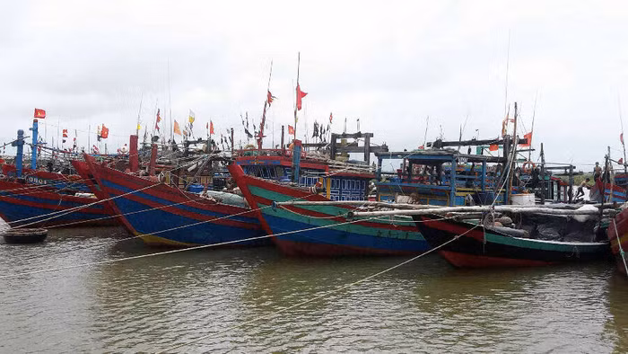 Triển khai các biện pháp khẩn cấp ứng phó bão số 10