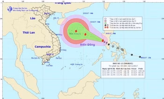 Cơn bão số 13 giật cấp 10 đi vào Biển Đông và khả năng mạnh thêm