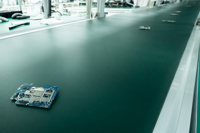 Cận cảnh Nhà máy sản xuất điện thoại “3 tốt, 3 dễ” vì người Việt của VinSmart ảnh 8