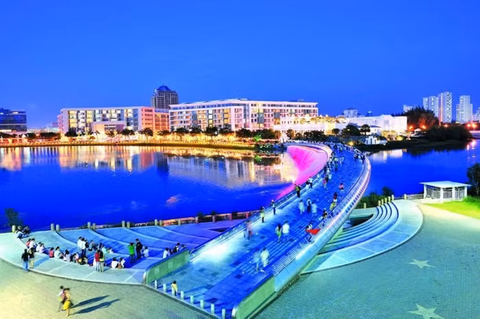 Cầu Ánh Sao và cung đường đi bộ là điểm nhấn ấn tượng của Khu đô thị Phú Mỹ Hưng