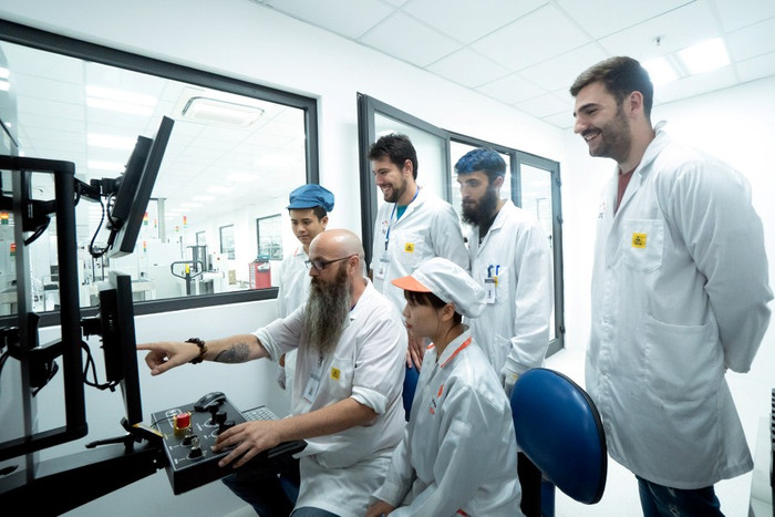 Cận cảnh Nhà máy sản xuất điện thoại “3 tốt, 3 dễ” vì người Việt của VinSmart ảnh 15