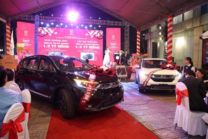 C.T Group tặng thưởng tập thể và cá nhân xuất sắc, trị giá mỗi giải 1,3 tỷ đồng, trong đó có ô tô Honda CR-V phiên bản mới 2018