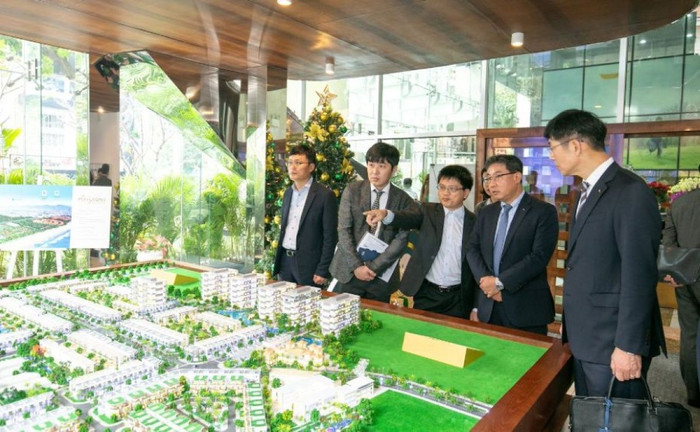 Đoàn đại biểu Posco E &amp;C tham quan tìm hiểu dự án tại Sàn giao dịch Phú Long