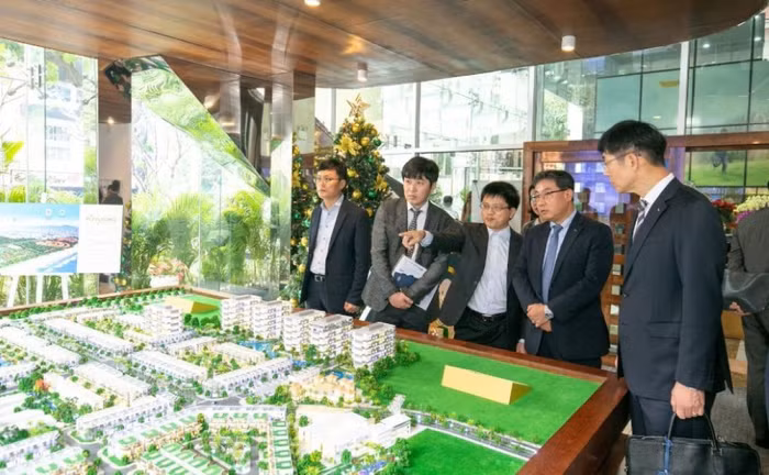 Đoàn đại biểu Posco E &amp;C tham quan tìm hiểu dự án tại Sàn giao dịch Phú Long