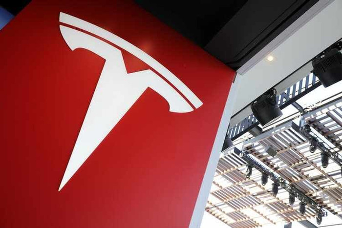 Tesla chế tạo máy in phân tử cho nhà phát triển vắc xin Covid-19 của Đức
