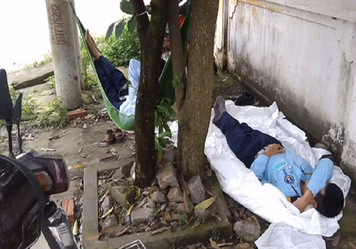 Khi ngân hàng "đứng cho vay, quỳ đòi nợ"