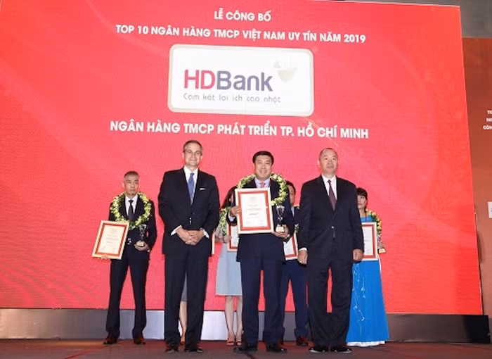 HDBank được vinh danh Top 6 Ngân hàng thương mại uy tín nhất 2019