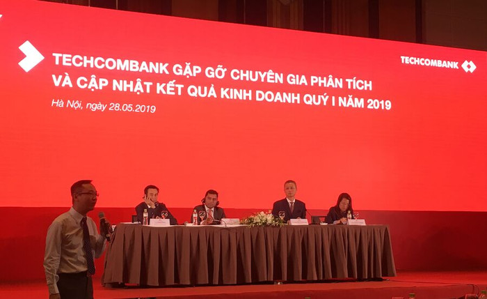 CEO Techcombank lý giải “hai không” khi bất động sản bị siết cho vay