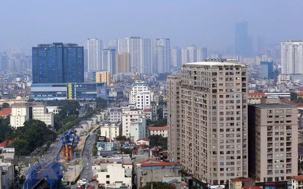 Lo ngại lạm Phát, nhiều người đổ tiền vwo bất động sản khiến giá nhà đất tăng cao. (Ảnh: Int)