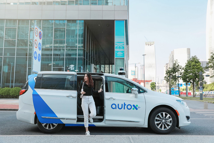 Trung Quốc bắt đầu triển khai robotaxi tự lái trên đường phố