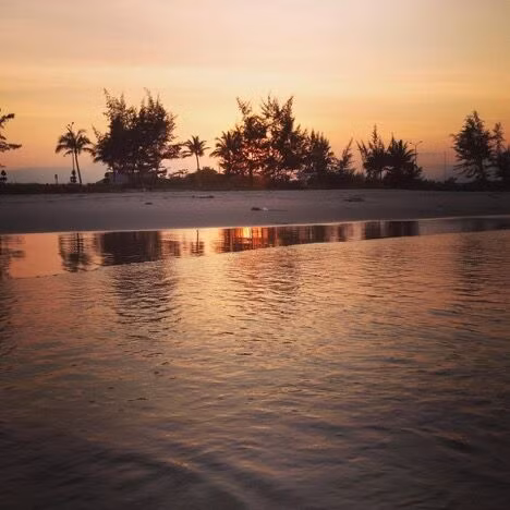 “Mặt trời xuống biển như hòn lửa”– IG: rontayl