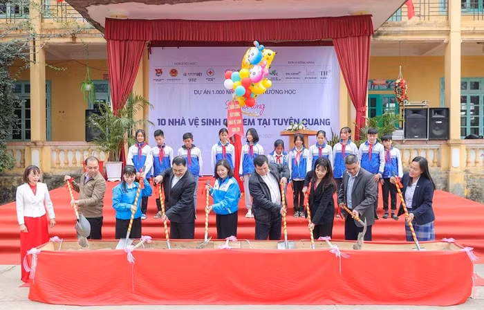 Tập đoàn TH vừa cùng Quỹ Vì Tầm Vóc Việt và các đơn vị phối hợp động thổ xây dựng 32 nhà vệ sinh trường học tại các tỉnh Tuyên Quang, Lào Cai và Lai Châu